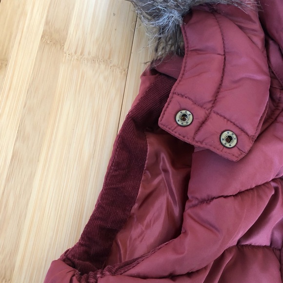 Vintage-Style Puffer Vest with Detachable Faux Fur Hood Size Small - Picture 4 of 6